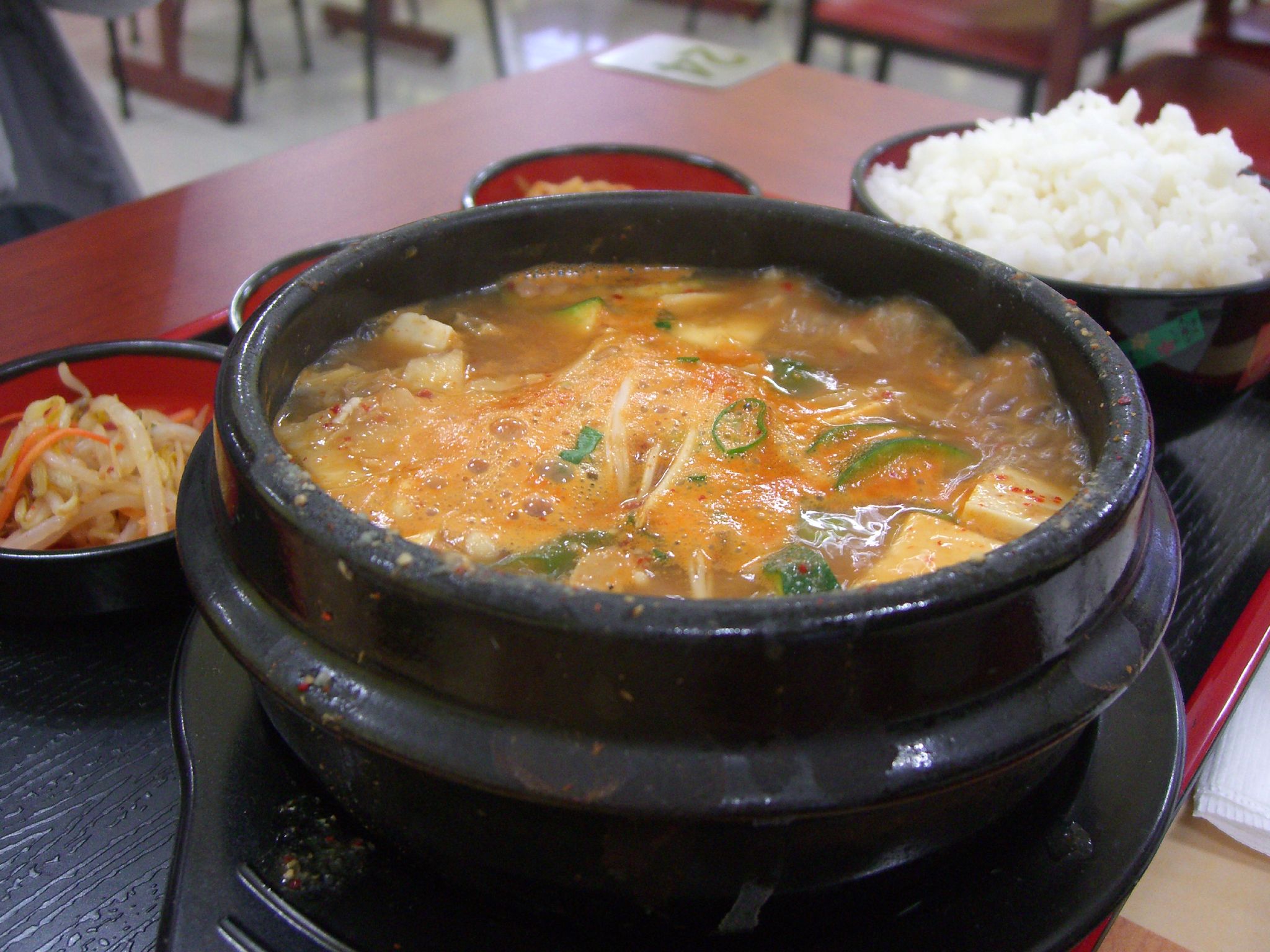 보글보글 끓인 된장찌개